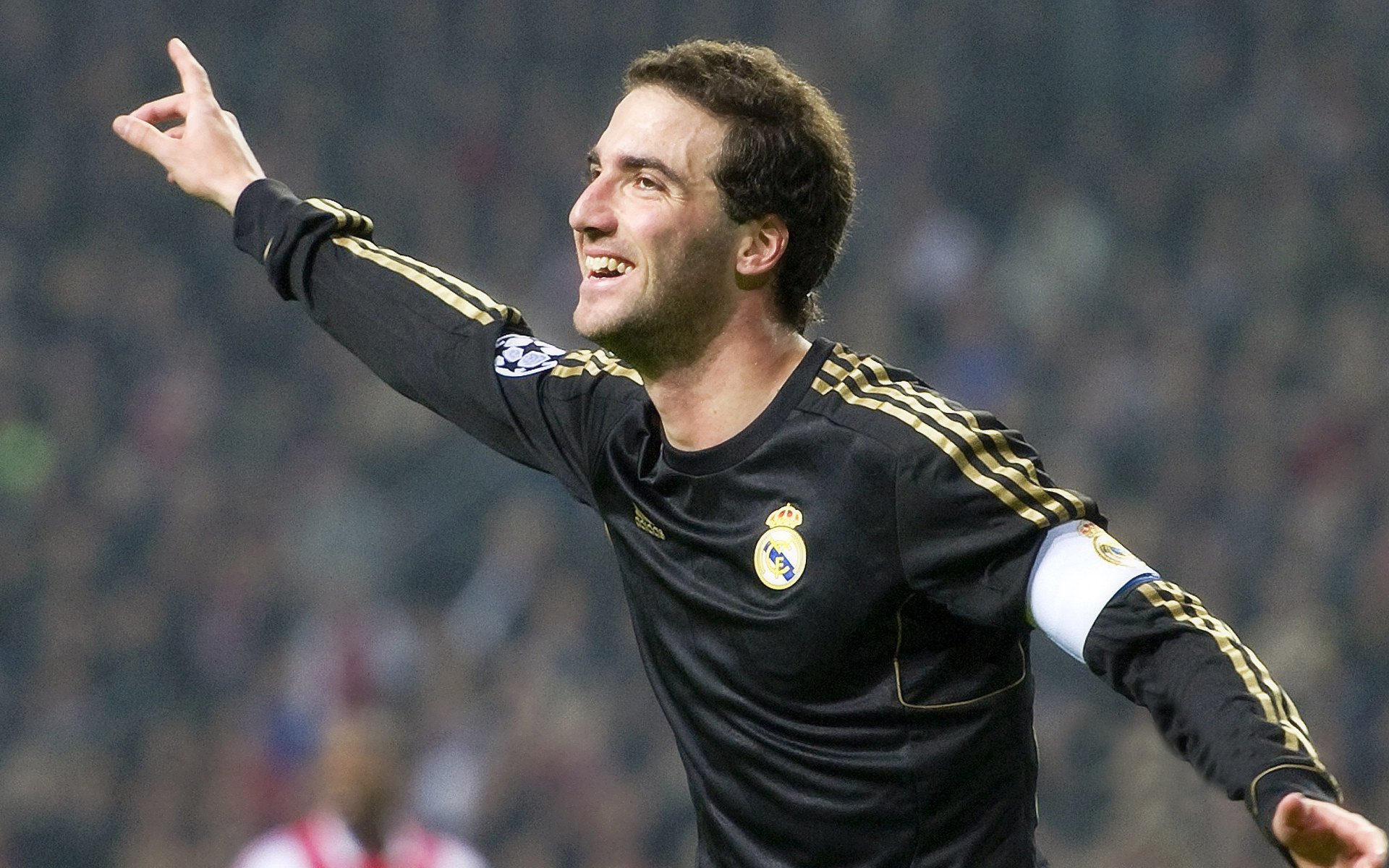 爱游戏电竞官网-萨索洛是否应调整防守策略，萨索洛对萨勒尼